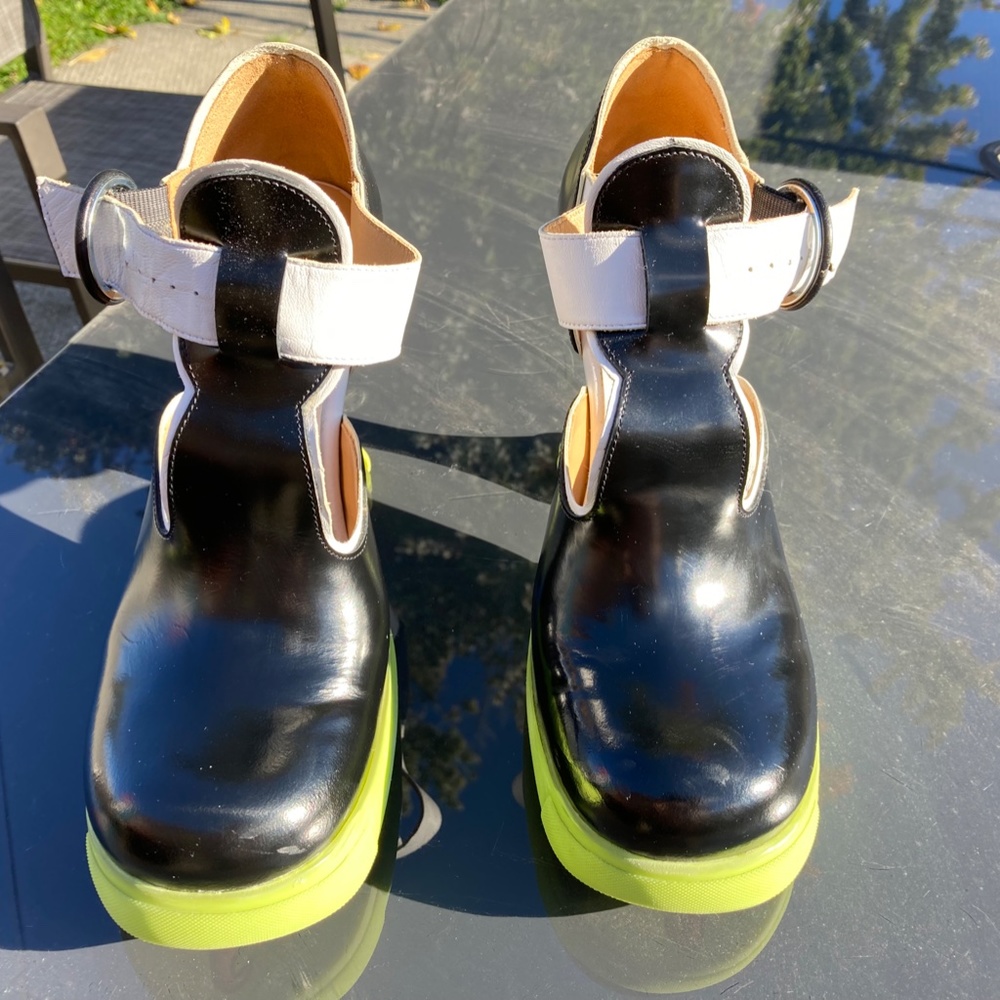 PLATFORM T-STRAP HEEL